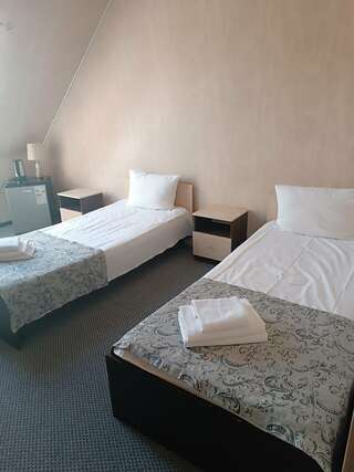 Гостевой дом Теплый Стан Минеральные Воды Трехместный номер с тремя кроватями-3