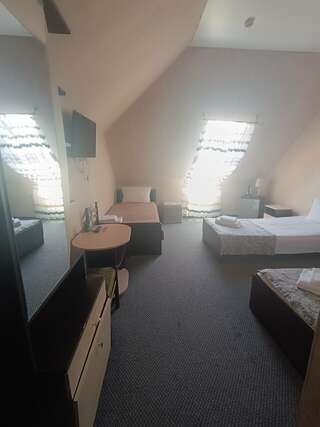 Гостевой дом Теплый Стан Минеральные Воды Трехместный номер с тремя кроватями-1