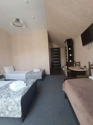 Гостевой дом Теплый Стан Минеральные Воды Трехместный номер с тремя кроватями-4